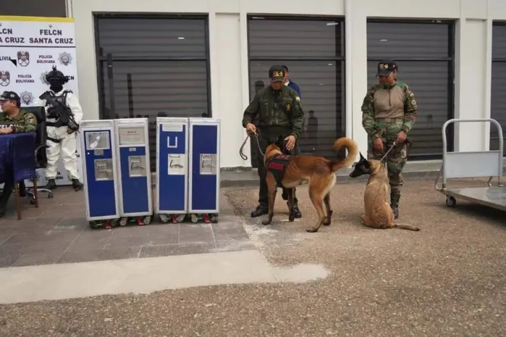 Equipo de rastrillaje en el aeropuerto de Viru Viru, Santa Cruz. Foto: A sol y sombra