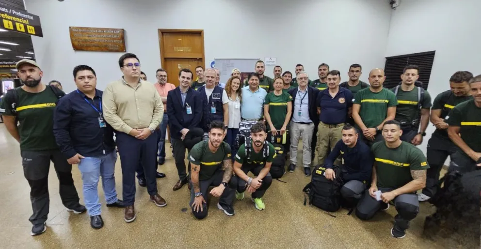 Bomberos y expertos que llegaron de España para fortalecer las tareas de lucha contra el fuego. Foto: Viceministerio de Defensa Civil
