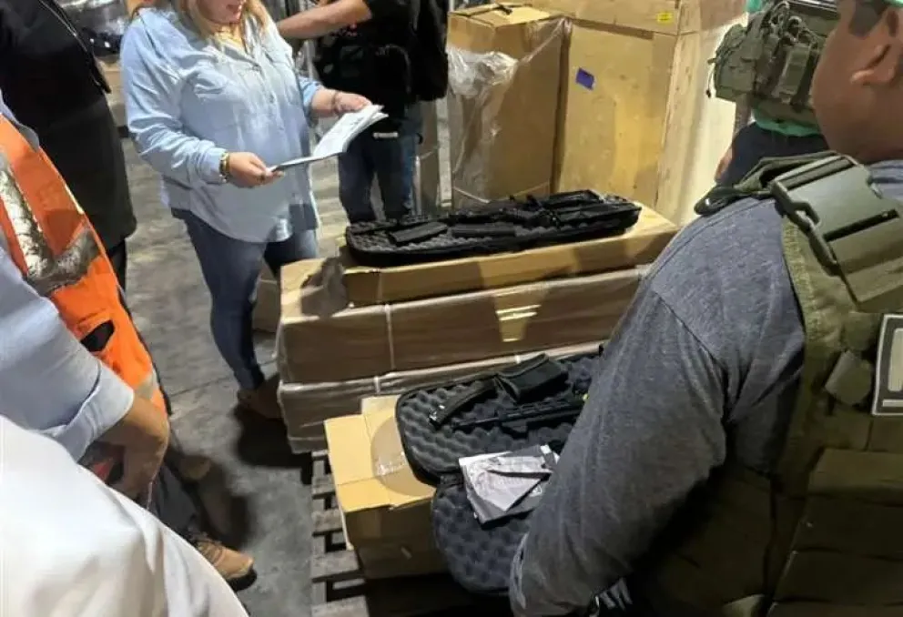 Parte del armamento confiscado. Foto: El Deber