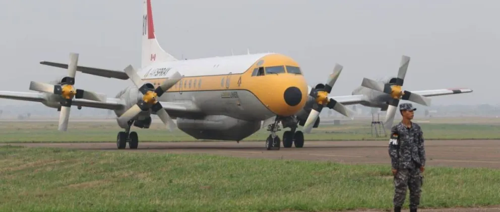 El avión cisterna Electra Tanker 481 de Canadá. Foto: Unitel