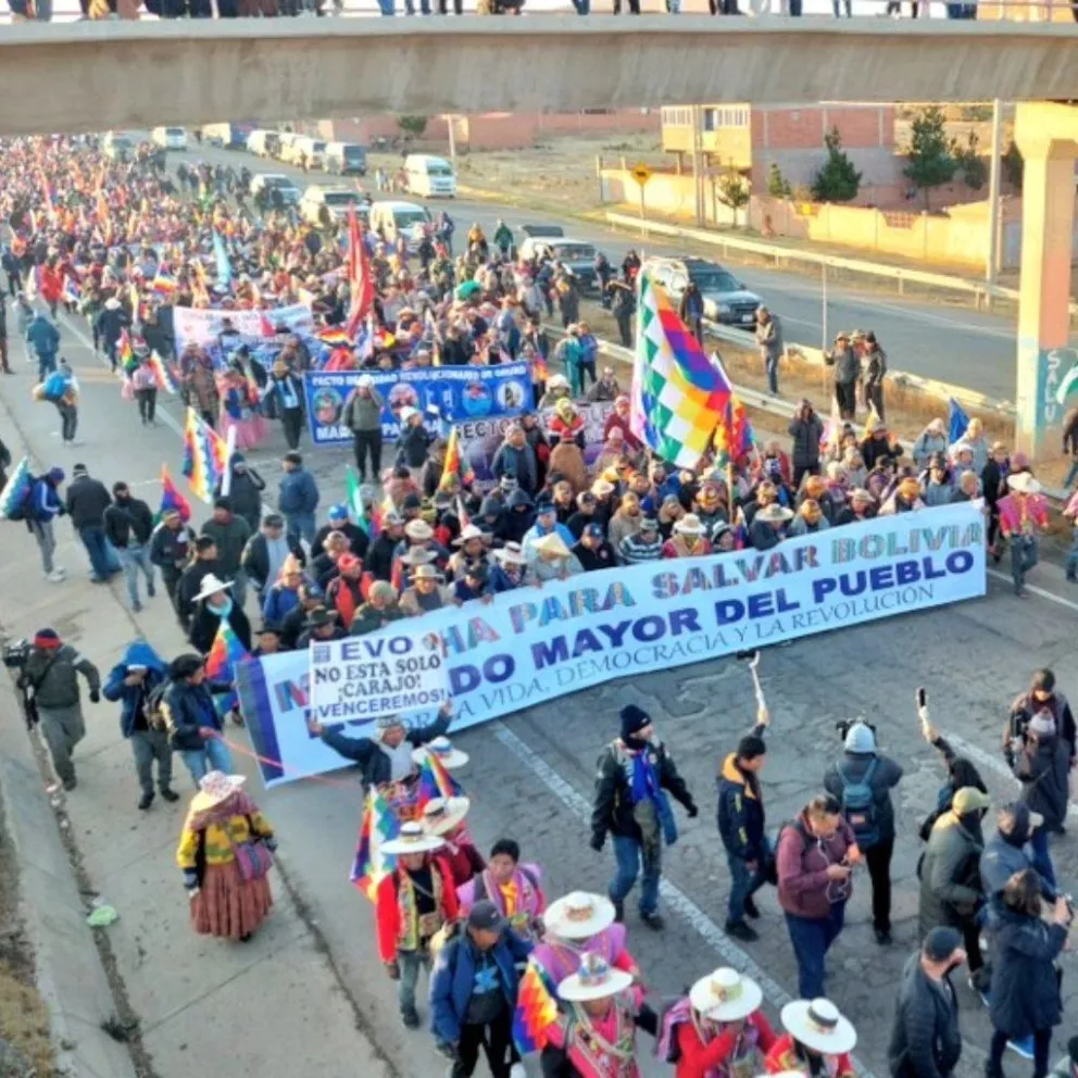 La marcha evista del MAS a su llegada a la ciudad de La Paz. Foto: Visión 360