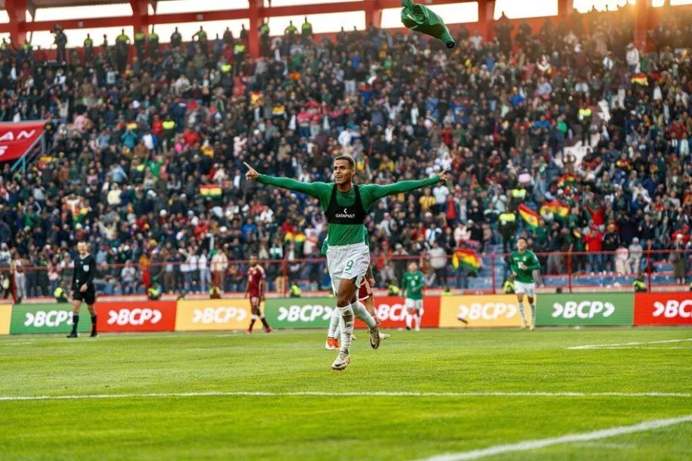 Monteiro celebra el cuarto gol boliviano a Venezuela en Villa Ingenio. Foto: Conmebol