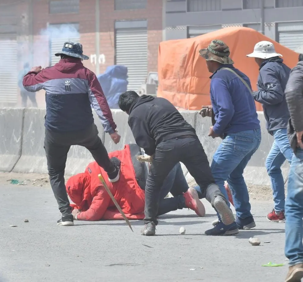 Una imagen de los sucedido en Ventilla pasado el mediodía. Foto: APG