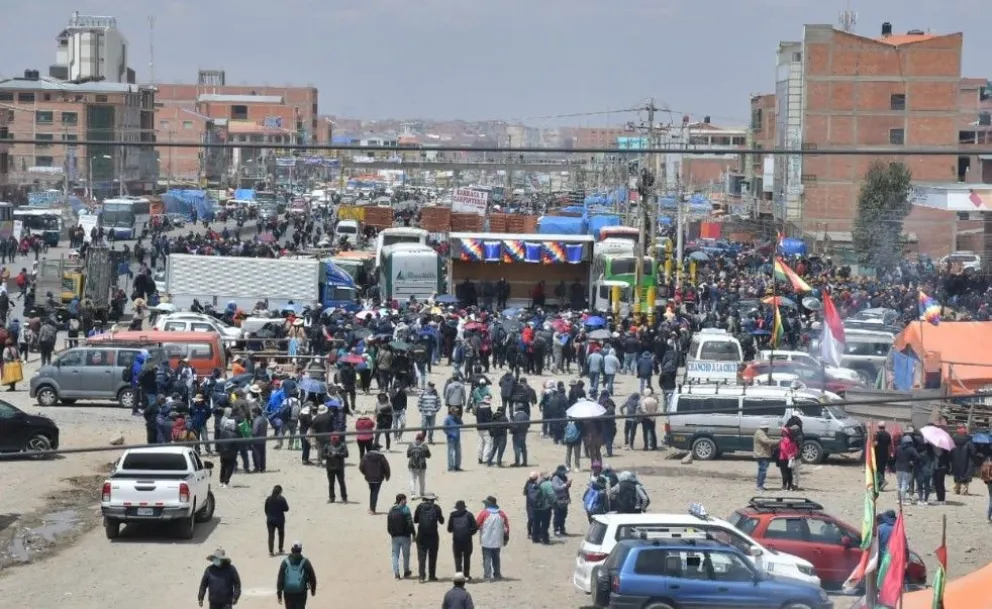 Desde muy temprano, sectores afines al arcismo se concentraron en Ventilla. Foto: APG