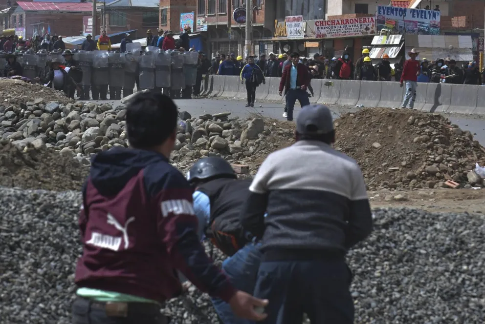 Una imagen de los enfrentamientos ocurridos la tarde del domingo en Ventilla. Foto: APG