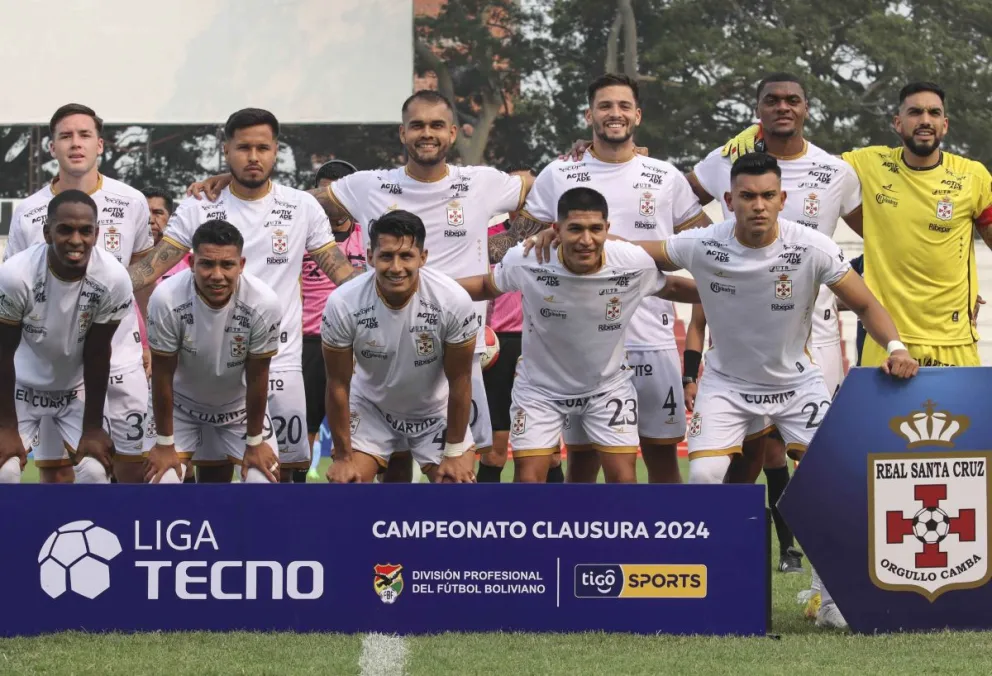 El equipo de Real Santa Cruz que el sábado se impuso a San Antonio. Foto: APG