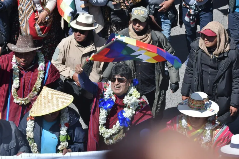 Evo Morales, liderando la marcha, que llegó hasta El Alto este lunes. Foto: APG