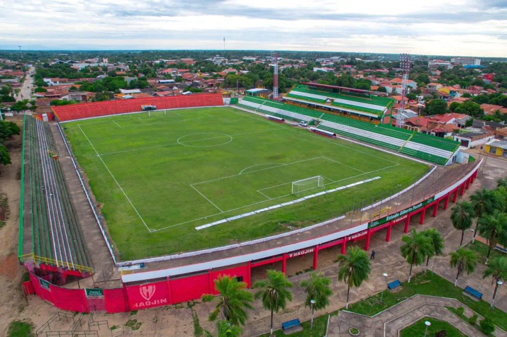 El estadio Gilberto Parada será sometido a un intenso trajín, hoy se jugarán dos encuentros. Foto: RM