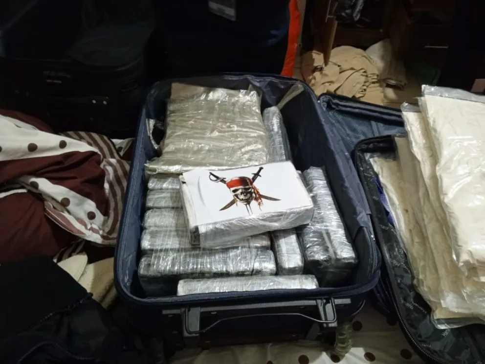 Los paquetes de droga fueron hallados durante un operativo en Warnes. Foto: @EDelCastilloDC (X)