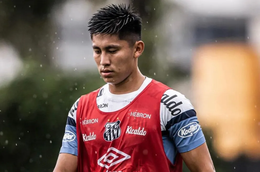 Miguel Terceros trabaja con el primer plantel del Santos y este lunes jugó unos minutos. Foto: Miguel Terceros.
