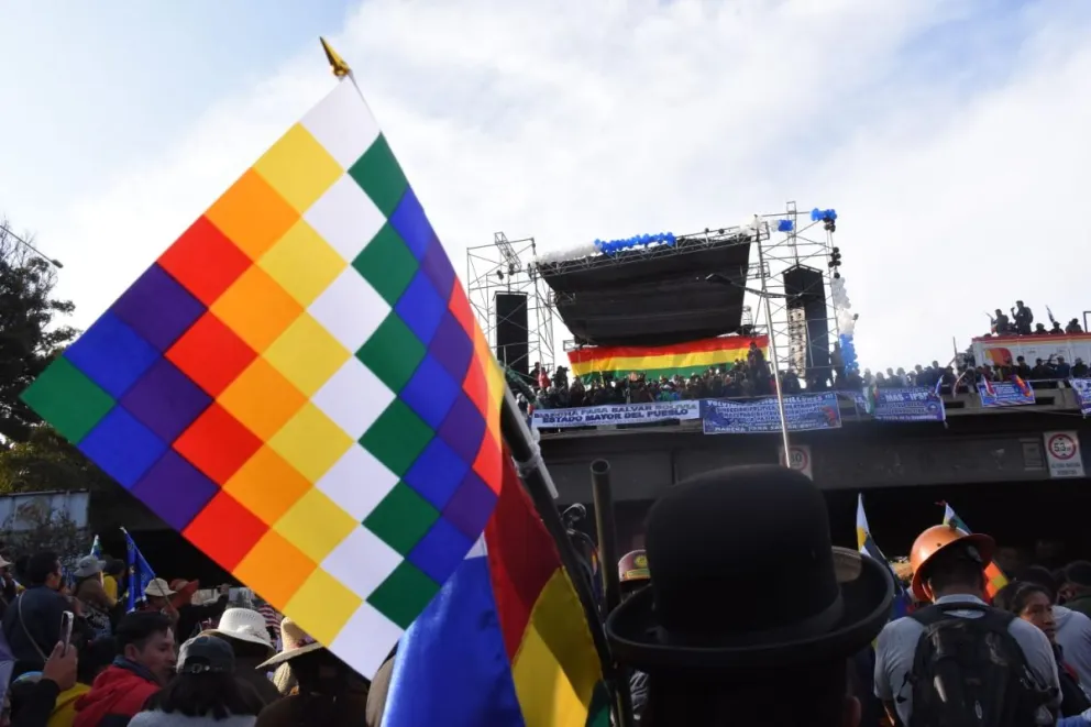 El acto de los "evistas", el lunes, tras la marcha que lideró Morales. Foto: APG