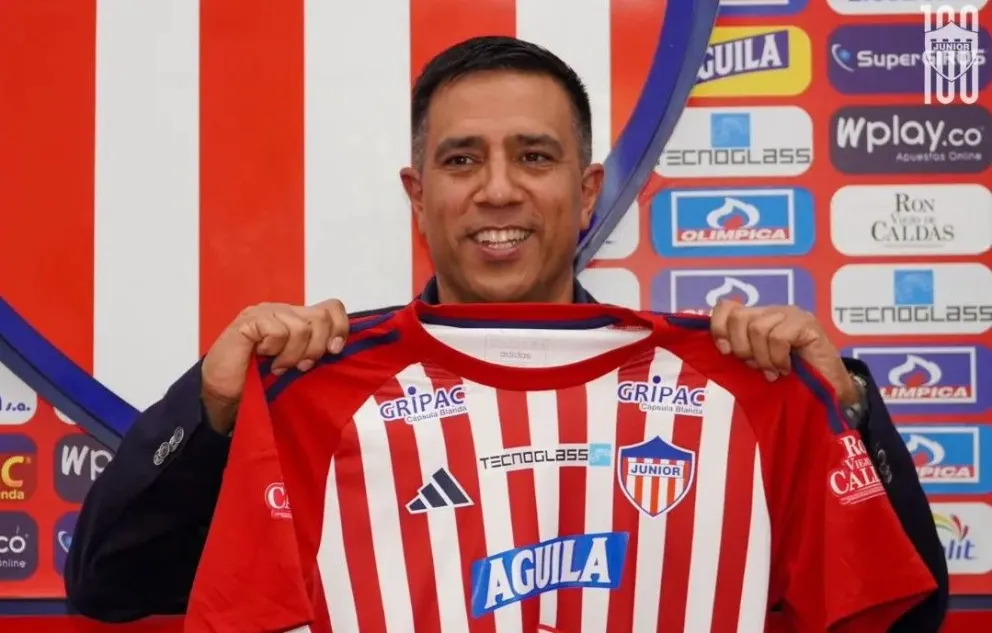 El entrenador venezolano César Farías el día que fue presentado en el Junior de Barranquilla. Foto: club Junior