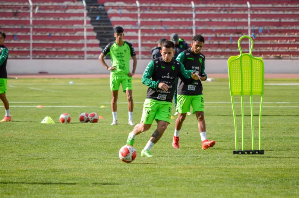 Una práctica de la Selección en el estadio Siles, que no podrá ser utilizado hasta el 18 de octubre. Foto: APG
