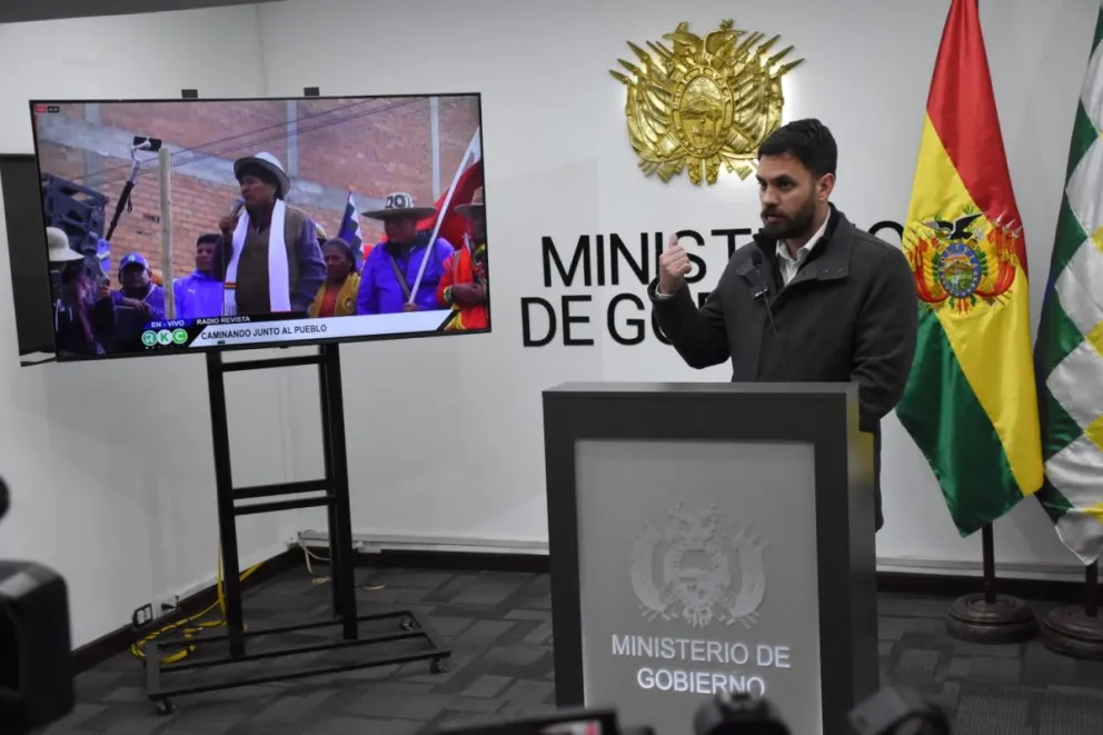 El ministro Del Castillo, en rueda de prensa. Foto: APG
