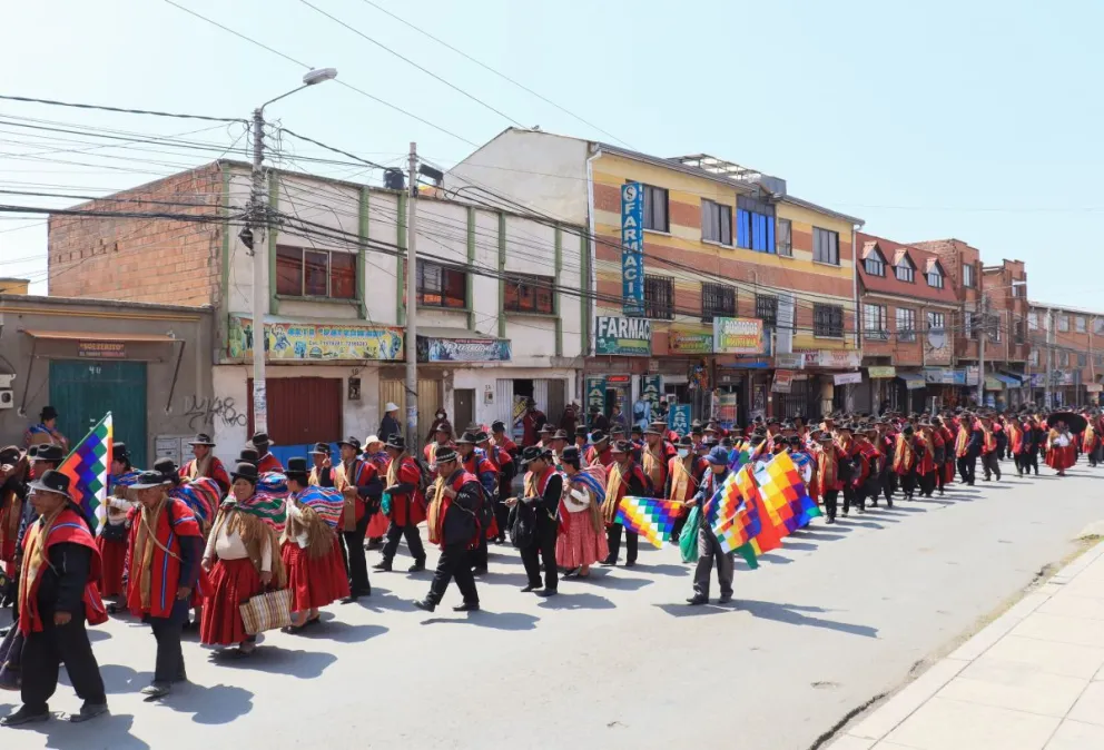La marcha en su paso por la Ceja de El Alto. Foto: APG