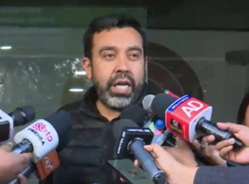 El viceministro de Autonomía, Álvaro Ruíz, brinda declaraciones a los periodistas. Foto: Captura