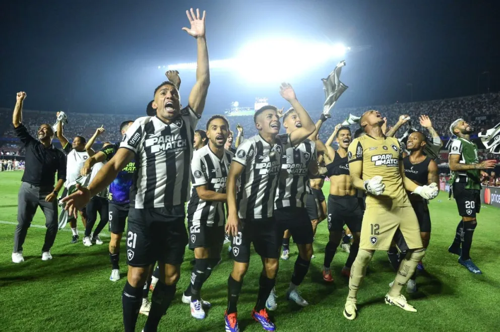 Jugadores de Botafogo celebran tras su pase a las semifinales de la Copa. Foto: Conmebol.