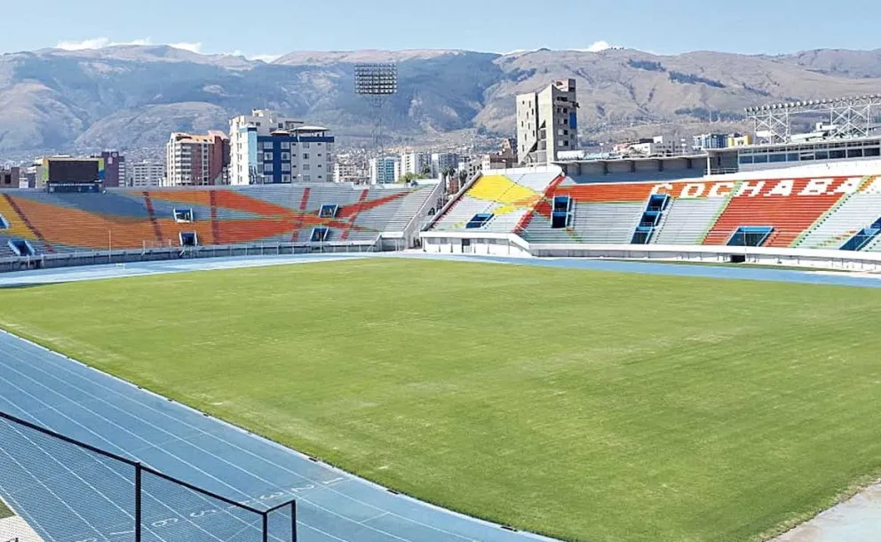 El campo de juego del Félix Capriles que será utilizado por los colombianos antes de jugar con Bolivia. Foto: Opinión