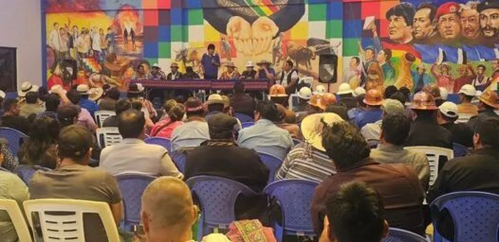 La determinación fue asumida durante una reunión del bloque evista en Cochabamba. Foto: RKC