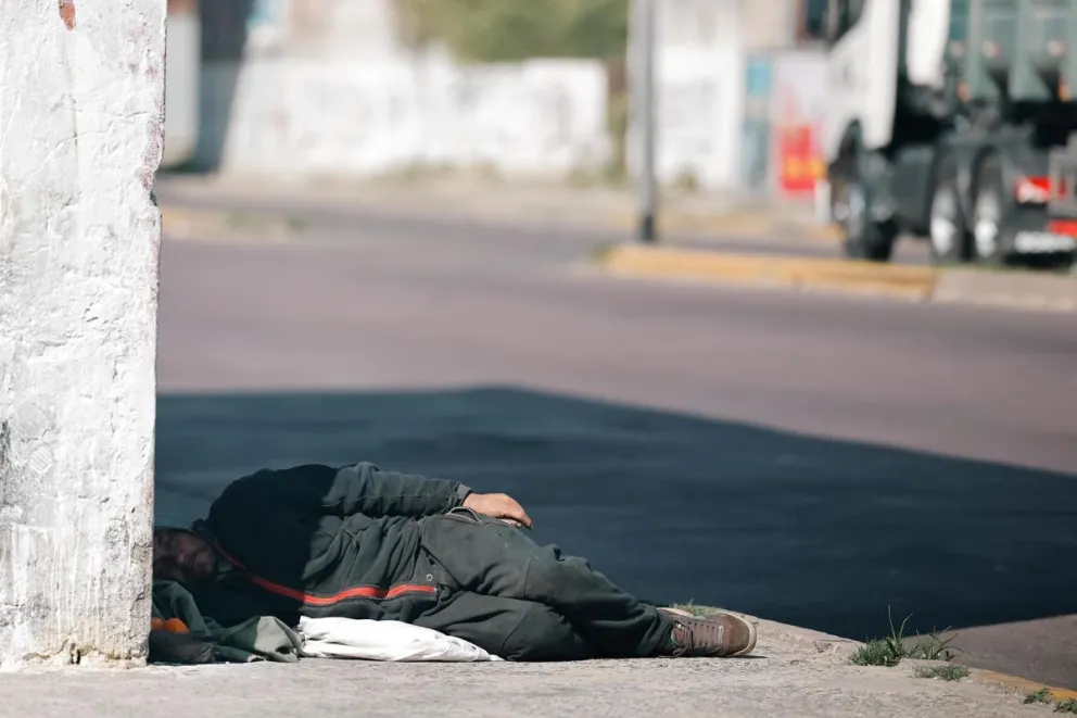 Una persona en situación de calle en Buenos Aires. Foto: EFE