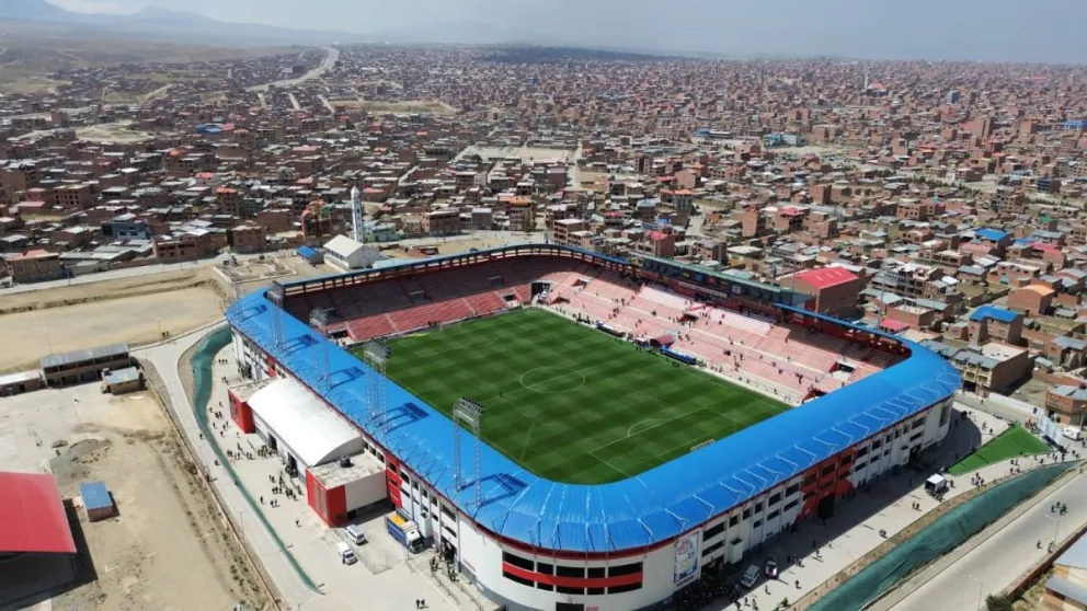 El estadio Municipal de El Alto que recibirá el partido entre Bolivia y Colombia. Foto: APG.
