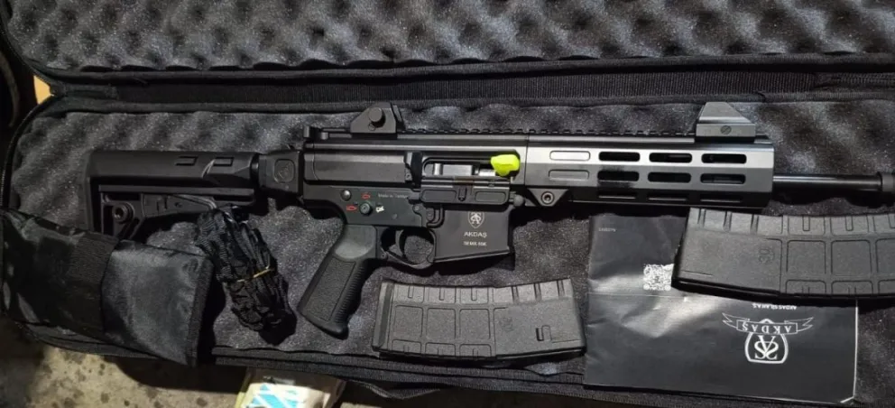 Parte del armamento incautado. Foto: @EDelCastilloDC