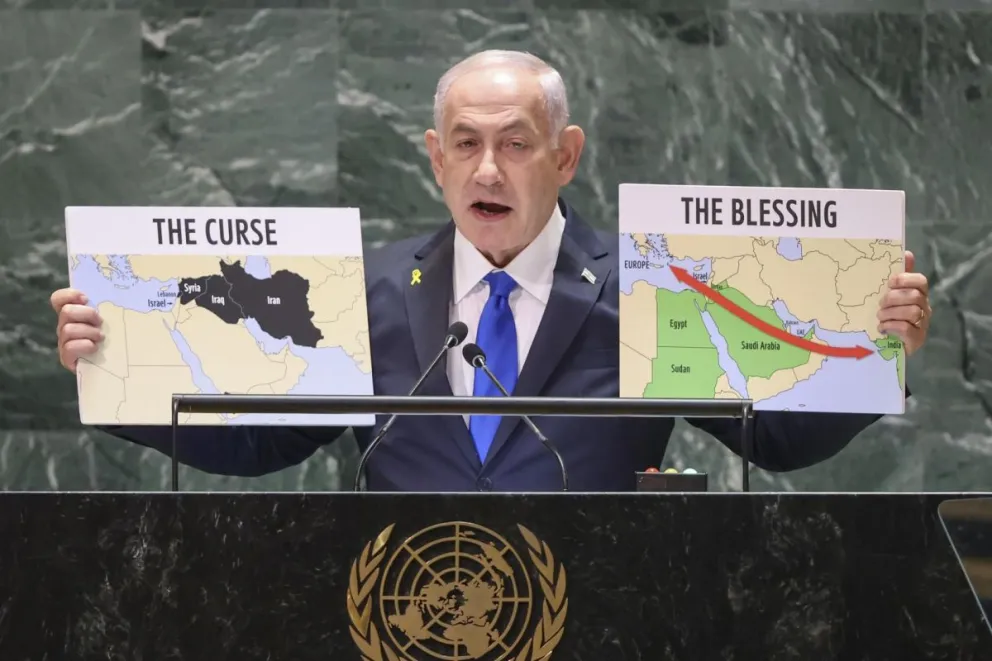 Netanyahu muestra los dos mapas en la Asamblea de la ONU. Foto: EFE