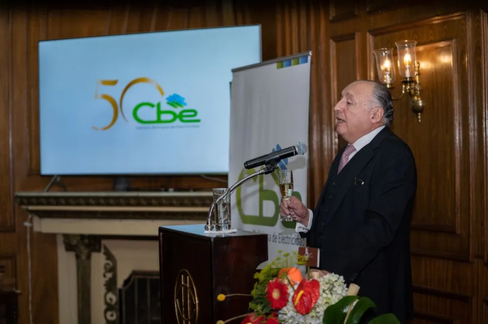 El presidente de la Cámara Boliviana de Electricidad (CBE), Angel Zannier durante el acto de celebración de los 50 años de la CBE.