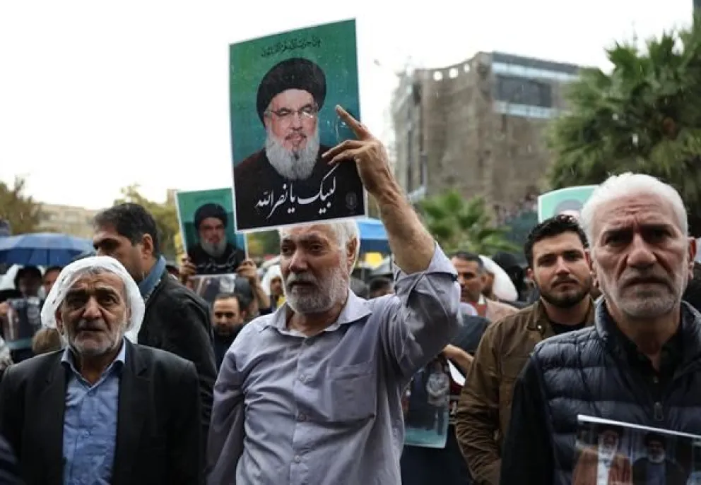 Manifestaciones en Teherán claman venganza por la muerte del líder de Hizbulá, Hasán Nasrala, en un bombardeo israelí sobre Beirut. EFE/EPA/ABEDIN TAHERKENAREH