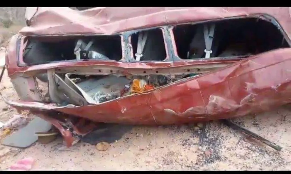 Foto de como quedó el minibús Foto: RRSS