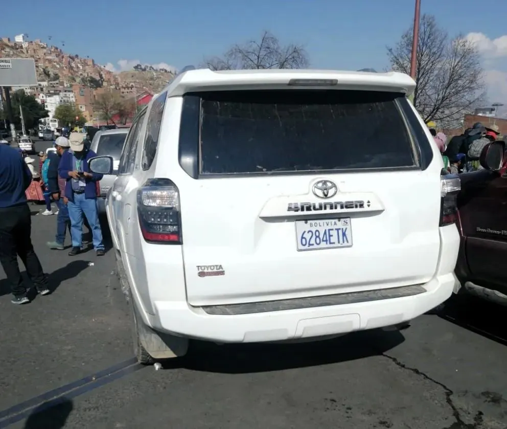 La vagoneta que trasladó a Evo durante su marcha. Foto: Leny Chuquimia / Visión 360