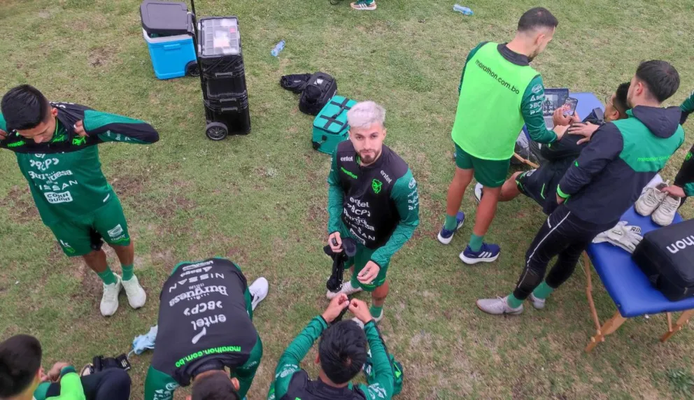 Widen Saucedo en la parte final del entrenamiento de este sábado en el estadio Rafael Mendoza. Foto: Sports 360