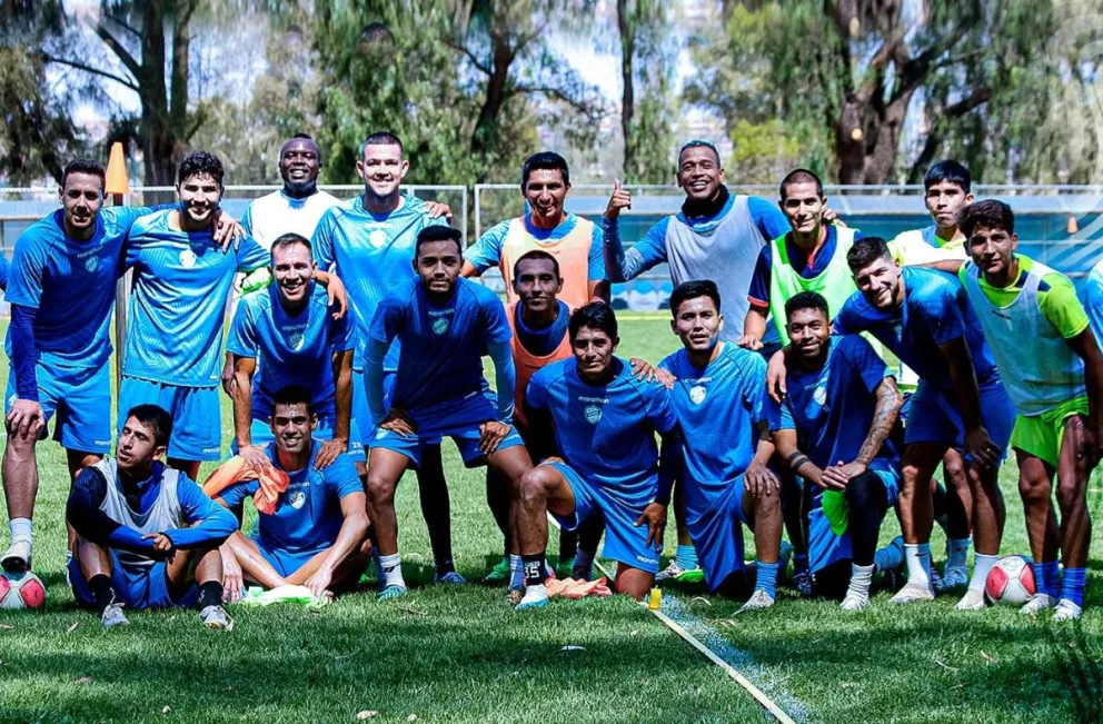 Jugadores de Aurora a la conclusión de uno de sus últimos entrenamientos. Foto: club Aurora