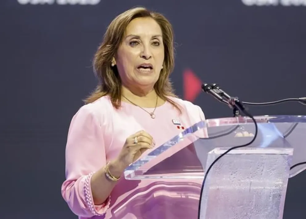 Fotografía de archivo de la presidenta del Perú, Dina Boluarte. EFE/John G. Mabanglo