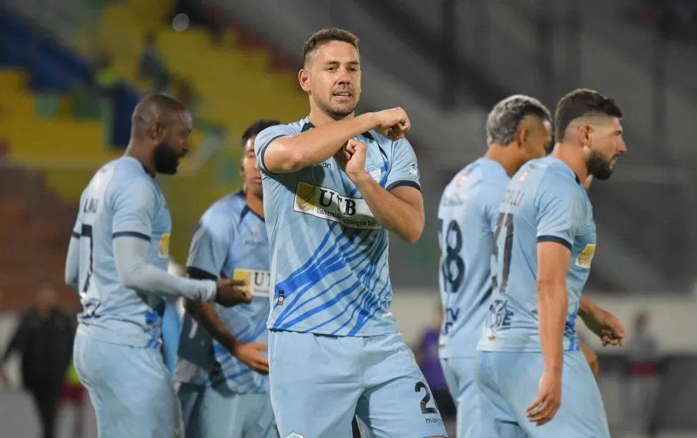 El paraguayo David Roble festeja el segundo gol de Aurora frente a Guabirá. Foto: APG