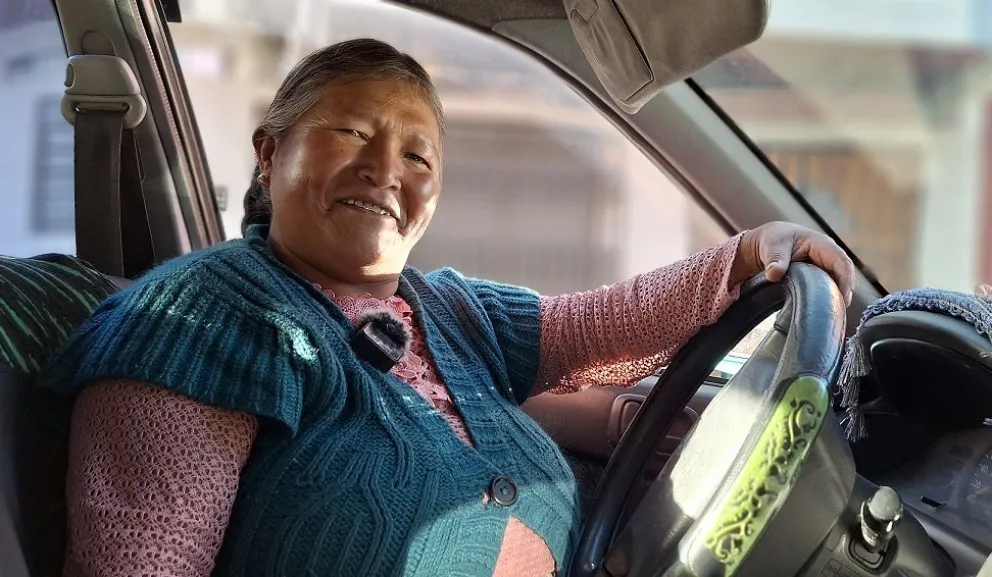 Petrona, con su herramienta de trabajo. Foto: Alejandra Sánchez Bustamente / Visión360