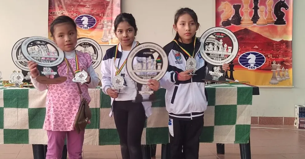 Las mejores del Sub-10 femenino. Foto: Federación Boliviana de Ajedrez.