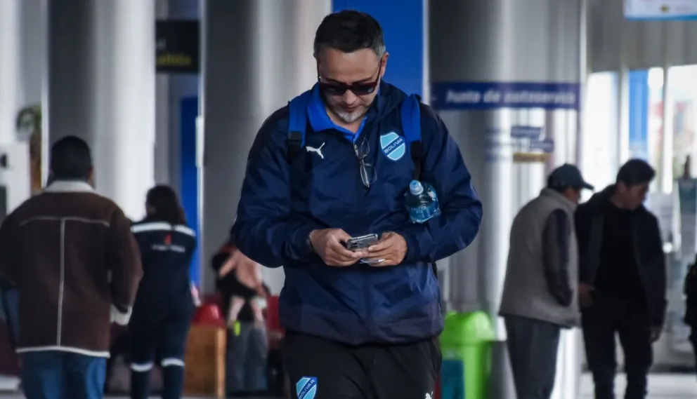 Robatto en el aeropuerto de El Alto. Foto: Club Bolívar.