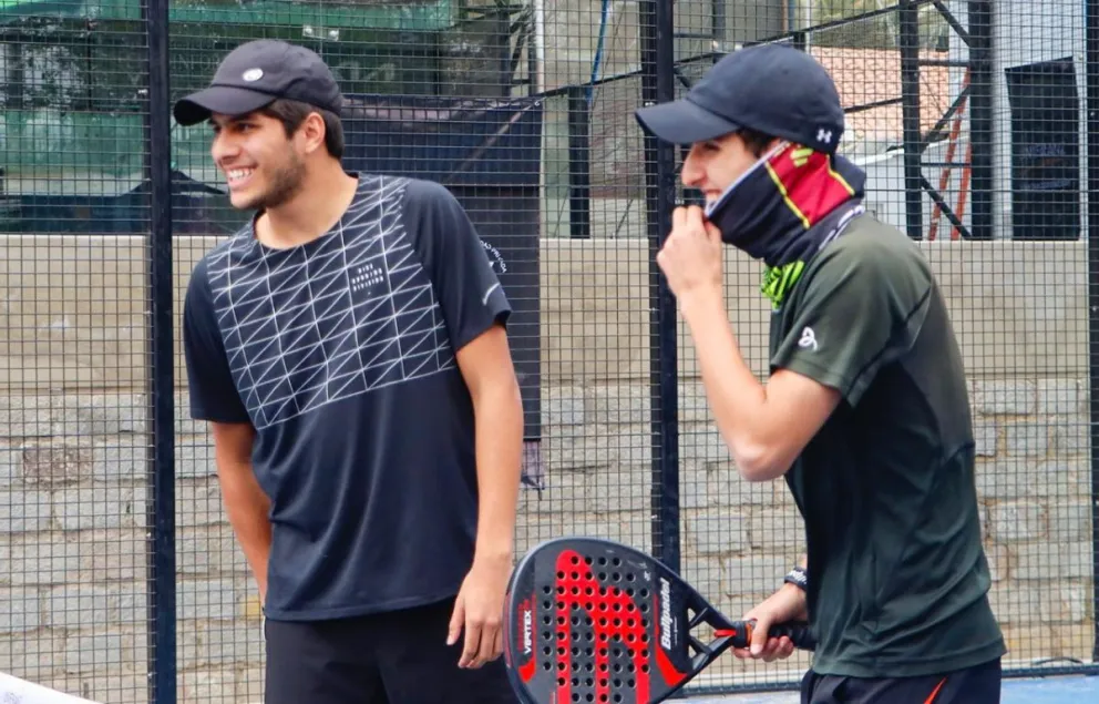 Los ganadores del torneo intercolegial de pádel que terminó el sábado en La Paz. 
