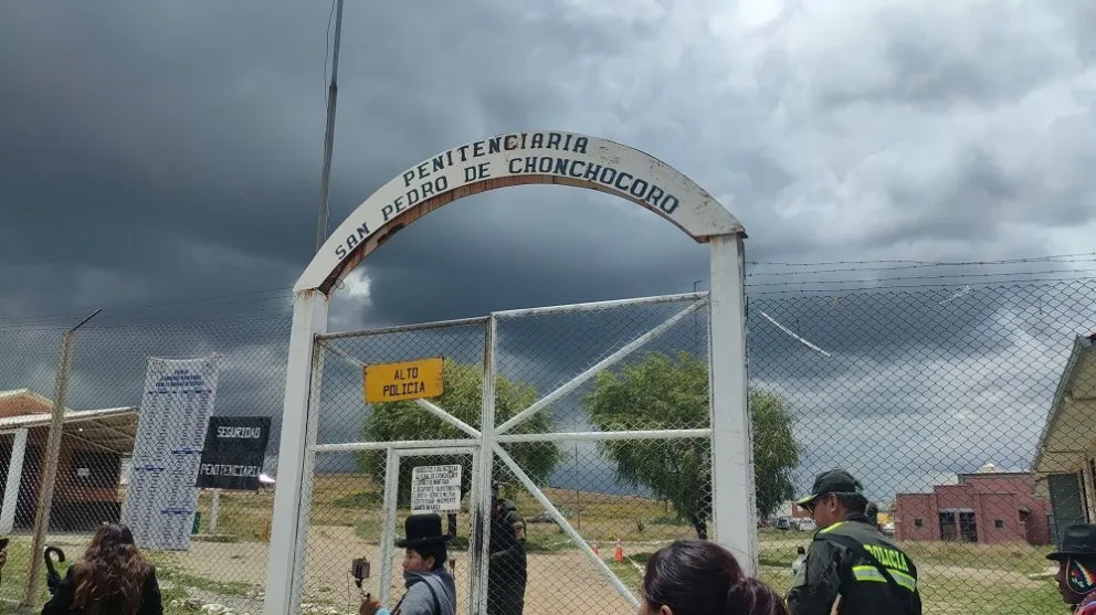 Los reclusos y policías del penal de San Pedro de Chonchocoro generan aguas residuales que contaminan Viacha. Fotos: Concejo Municipal de Viacha.