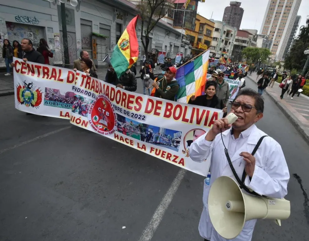 La movilización recorre el centro de La Paz. Foto: APG