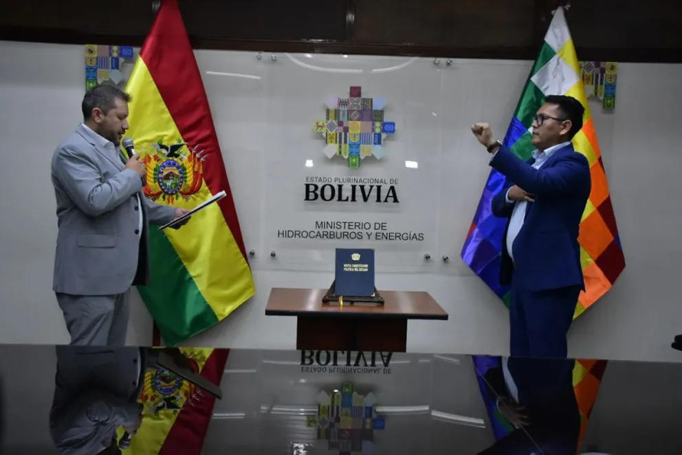 Omar Alarcón jura como Presidente de YLB. Foto: APG