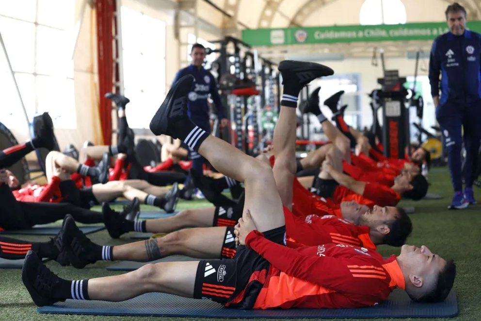 El combinado trasandino durante unos ejercicios físicos. Foto: Selección Chilena.