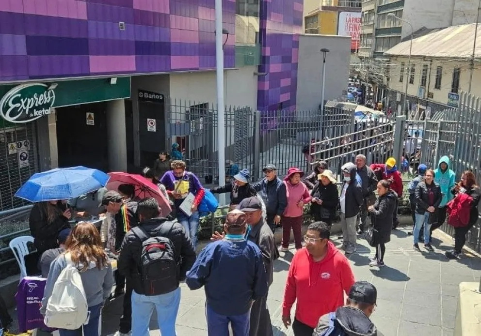 La venta de localidades en la estación del Teléferico morado. Foto: CTV