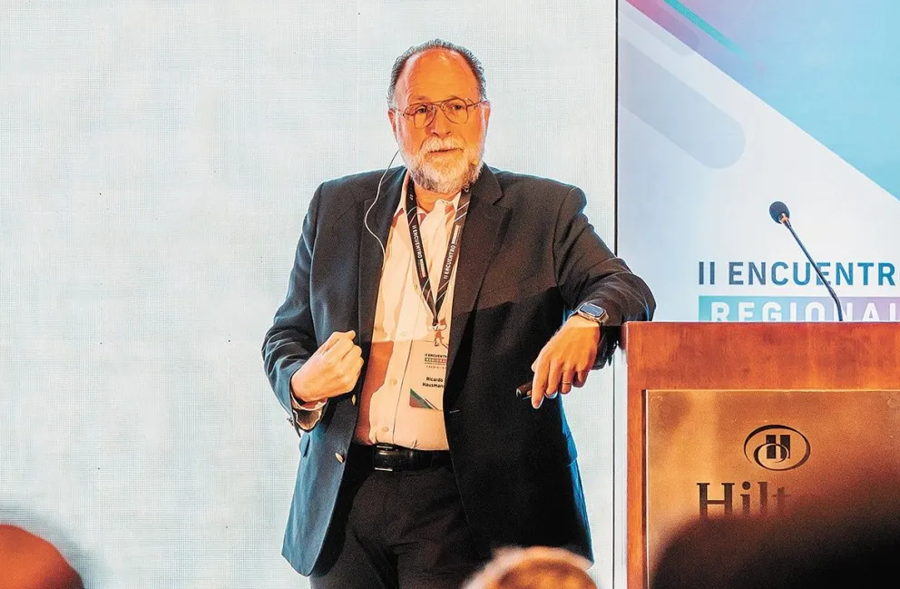El profesor Ricardo Hausmann en su exposición. Foto: Credicorp