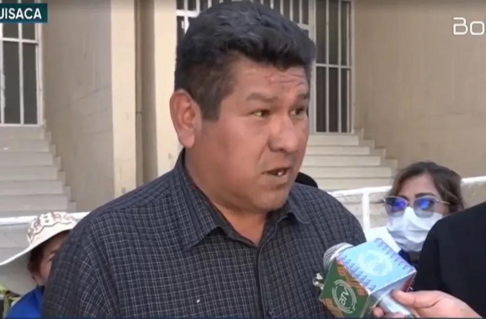 El dirigente Fidel Surco en puertas del TCP, en Sucre. Foto: Captura de video