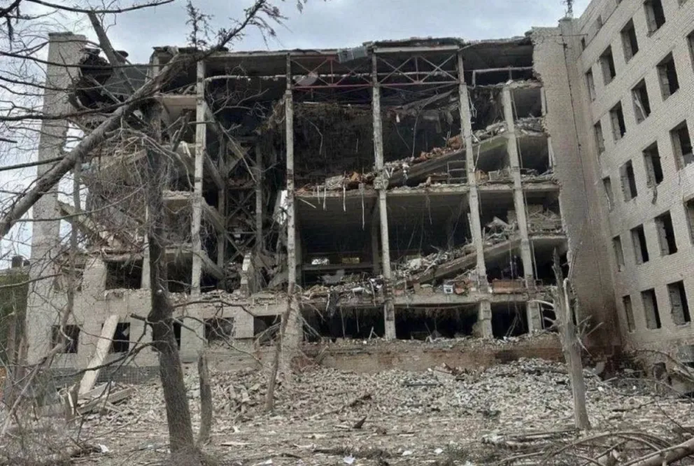 Instalaciones del Instituto Militar de Comunicaciones tras el ataque. Foto: @UKRinESP