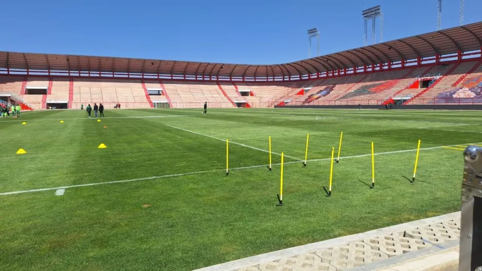 Una vista del campo de juego del estadio Municipal de El Alto en Villa Ingenio. Foto: Jorge Asturizaga 