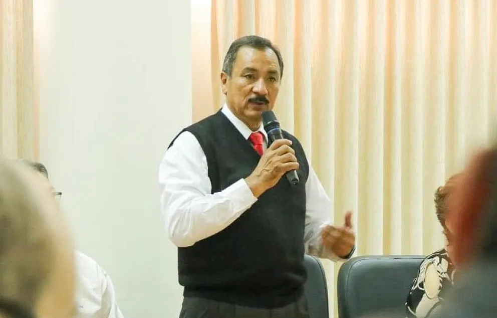 Vicente Cuéllar, rector de la UAGRM. Foto: Facebook de Vicente Cuéllar