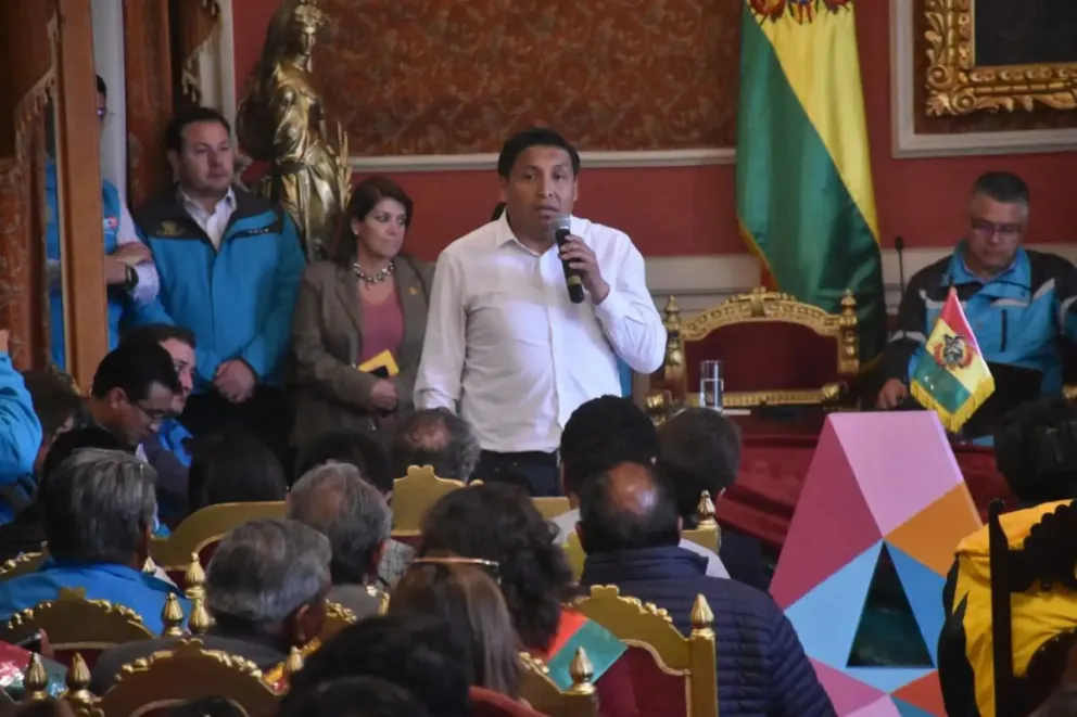 El director de Estadísticas e Indicadores Económicos y Sociales del INE, Cristian Alcoreza, durante su intervención. Foto: AMUN.